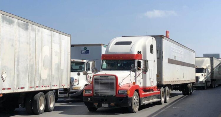 capacitan a choferes de carga en Matamoros