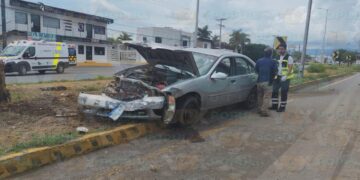 choque contra anuncio en Ciudad Victoria