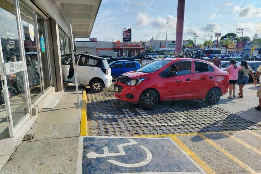 choque contra Coppel en Madero