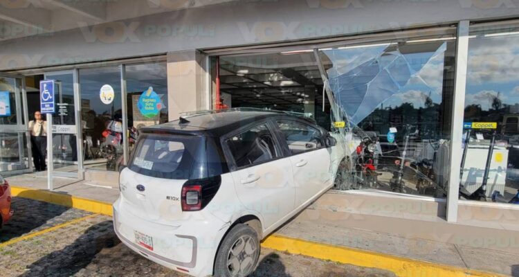 choque contra Coppel en Madero