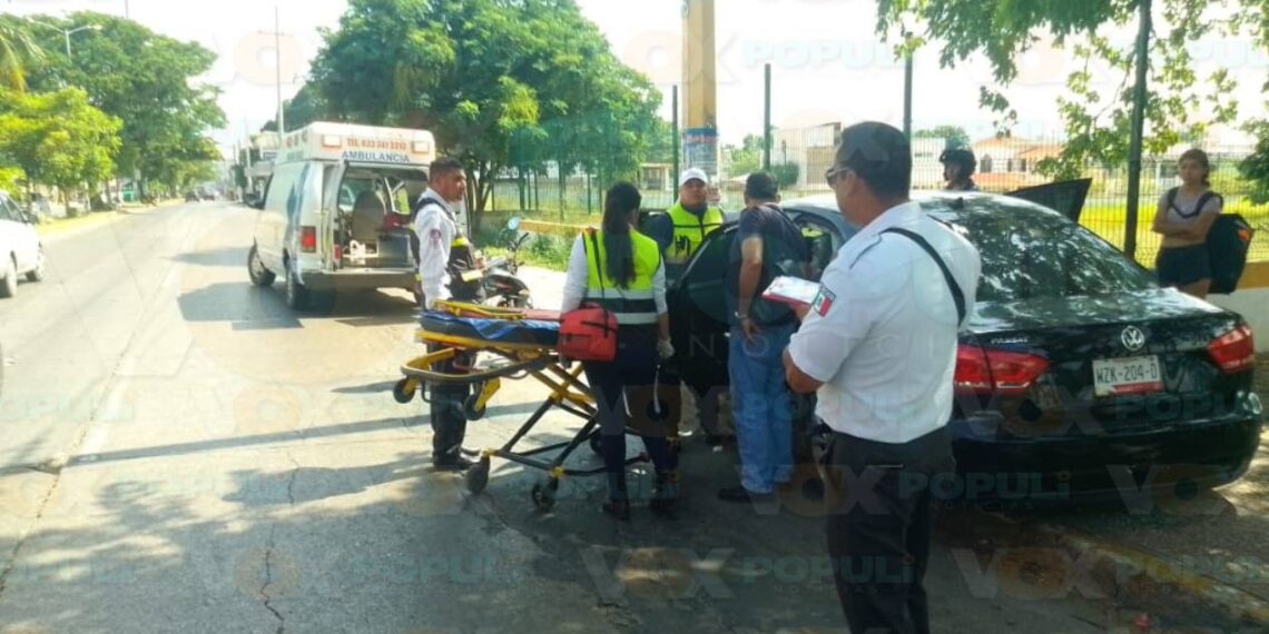 choque contra poste en Madero