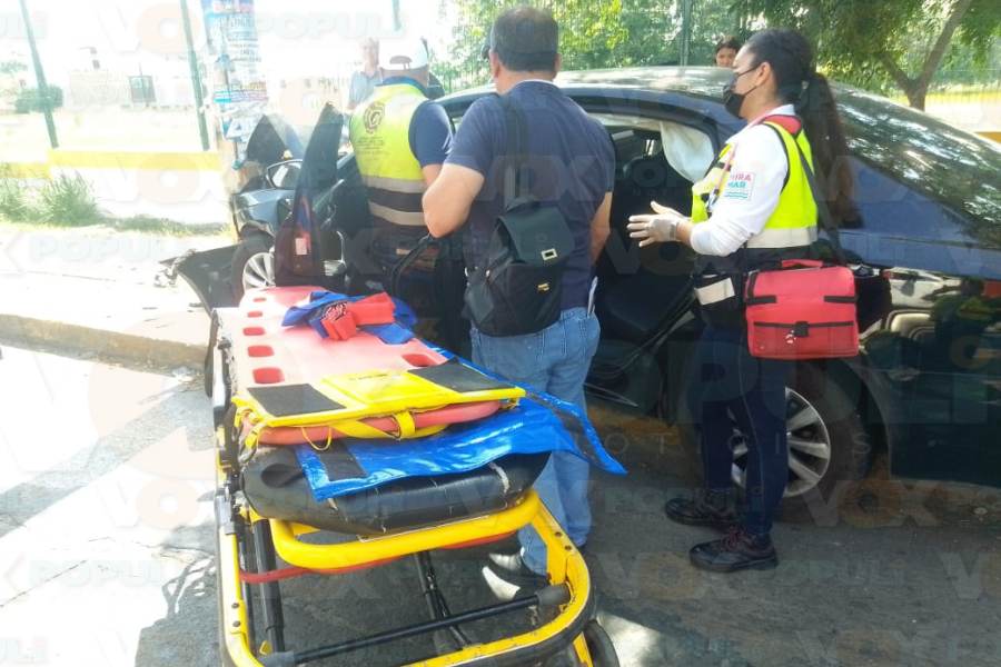 choque contra poste en Madero