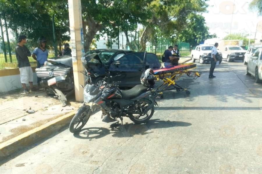 choque contra poste en Madero