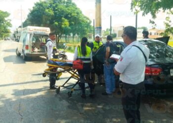 choque contra poste en Madero