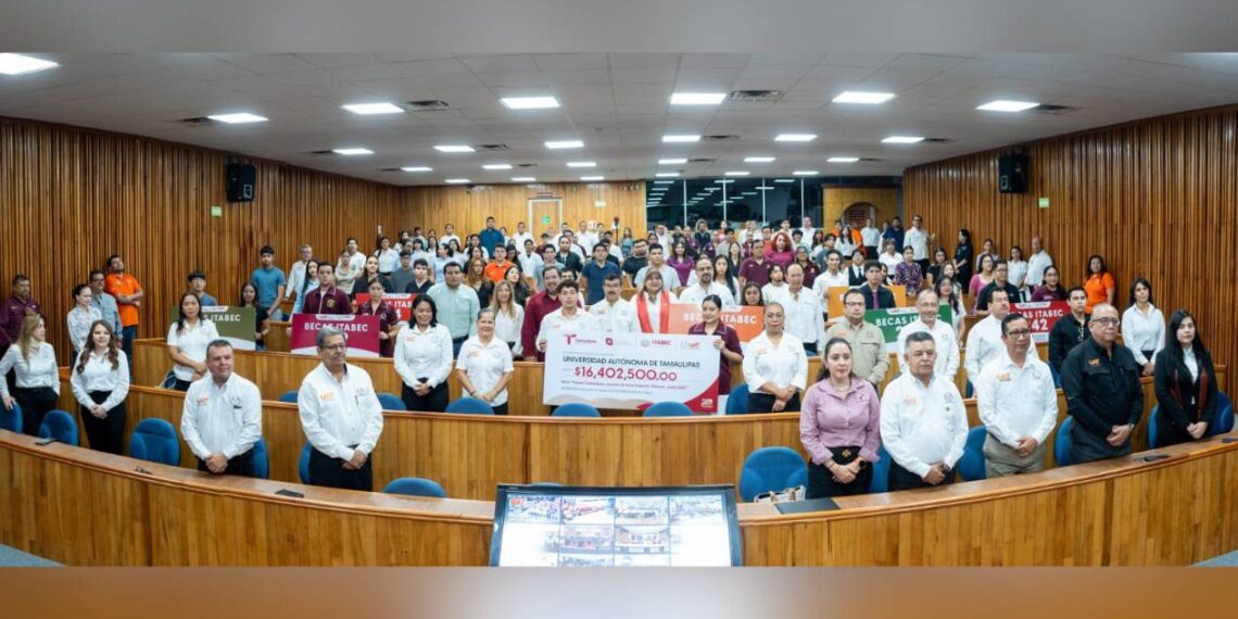 entrega de la Beca Futuro Tamaulipas