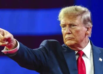 ¿Cuál fue la causa del despliegue de submarinos nucleares cerca de Rusia ordenado por Donald Trump?