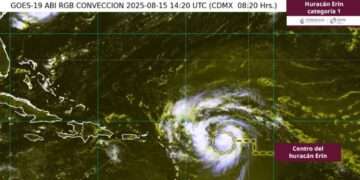 ¿Dónde se encuentra localizado el huracán Erin en su categoría 1 y cuál es su trayectoria?