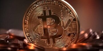¿Bitcoin: por qué algunos gobiernos lo prohíben y otros lo adoptan?