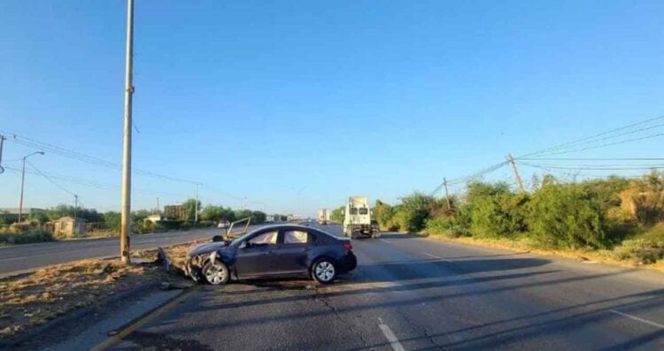 Abandonan auto tras chocar