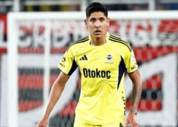 Afición critica a Edson Álvarez tras debut con Fenerbahce en Turquía