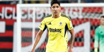 Afición critica a Edson Álvarez tras debut con Fenerbahce en Turquía