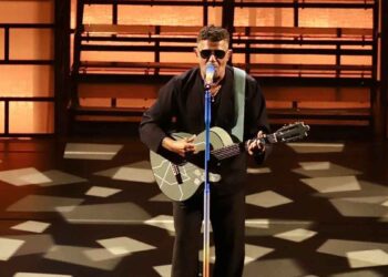 Alejandro Sanz recibe certificaciones de Oro en su gira "¿Y Ahora Qué?" en el Auditorio Nacional