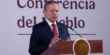 Arturo Zaldívar defiende reforma de amparo y niega retrocesos legales