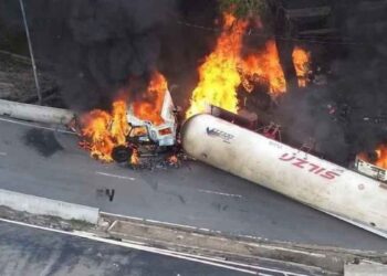 Avanza investigación volcadura en Iztapalapa