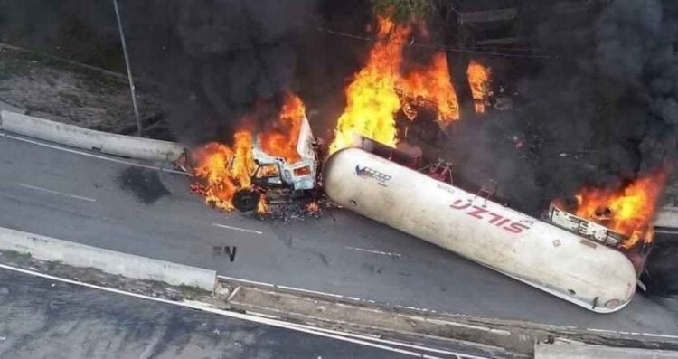 Avanza investigación volcadura en Iztapalapa