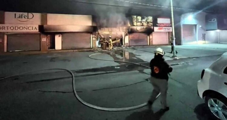 Bomberos controlan incendio en San Nicolás