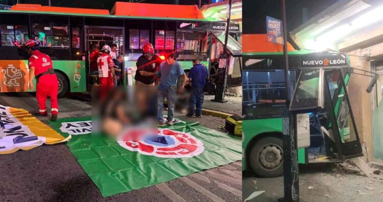 Camión urbano choca contra farmacia en Monterrey; hay al menos 12 heridos