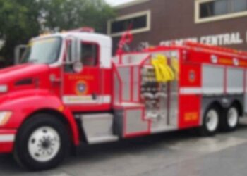 Camioneta se incendia en Nuevo Laredo