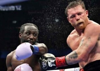 Canelo cae ante Crawford y pierde los títulos
