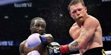 Canelo cae ante Crawford y pierde los títulos