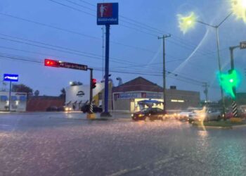 Carmen Lilia Canturosas coordina acciones tras lluvias fuertes en Nuevo Laredo, Tamaulipas