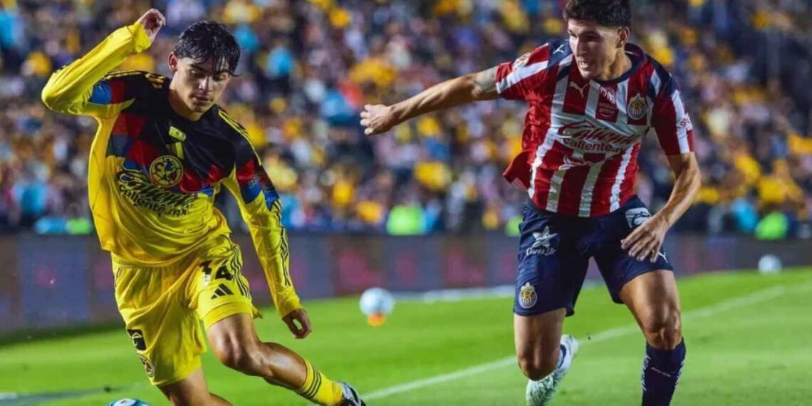 Chivas sorprende al América con triunfo en el Clásico Nacional