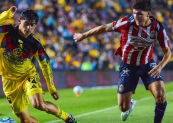 Chivas sorprende al América con triunfo en el Clásico Nacional