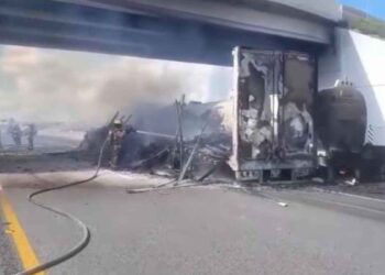 incendio pipa tractocamión Apodaca