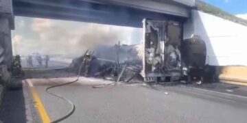 incendio pipa tractocamión Apodaca