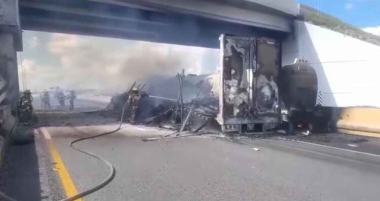 incendio pipa tractocamión Apodaca