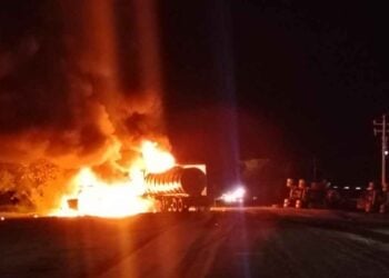Choque entre pipa y tráiler en libramiento de Tamaulipas