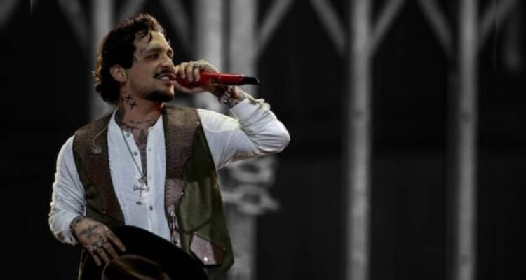 Christian Nodal documentos falsos