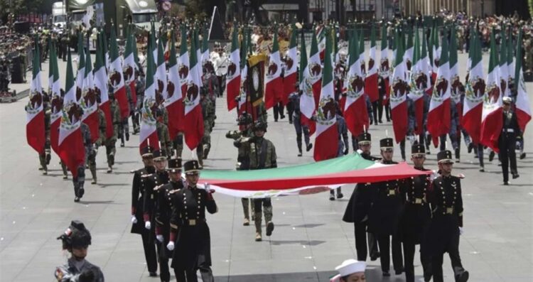 Claudia Sheinbaum concluye el Desfile Militar en el Zócalo; así se vivió el evento