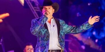 Con sombrero y a caballo, Bobby Pulido confirma candidatura independiente en Texas