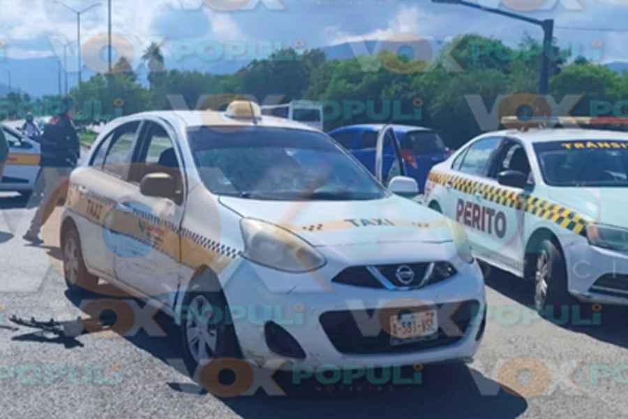 Conductores protagonizan accidente Victoria (2)