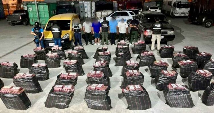 Ecuador incauta 12 toneladas de droga con destino a EE. UU. y México
