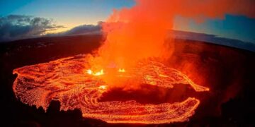 Espectacular erupción del volcán Kilauea mantiene alerta en Hawái