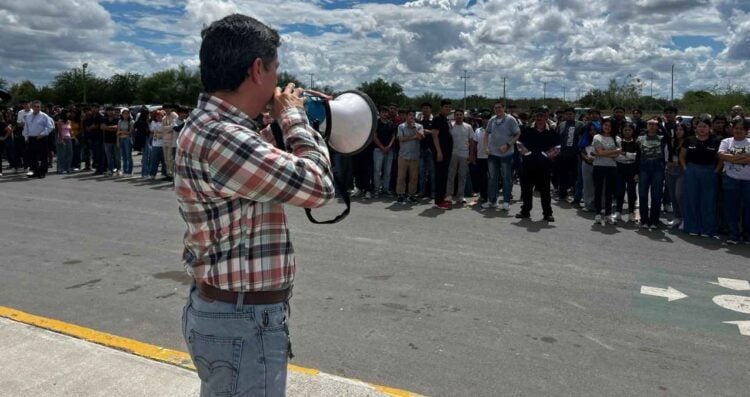 Estudiantes de la UTNL participan en simulacro nacional de Protección Civil en Nuevo Laredo
