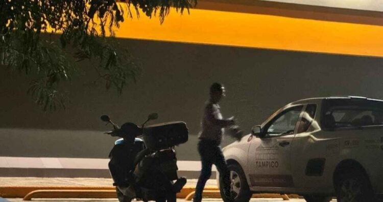 trabajador Ayuntamiento Tampico cerveza