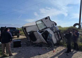 Guardia Estatal atiende volcadura de camión con pollo en Tula, Tamaulipas