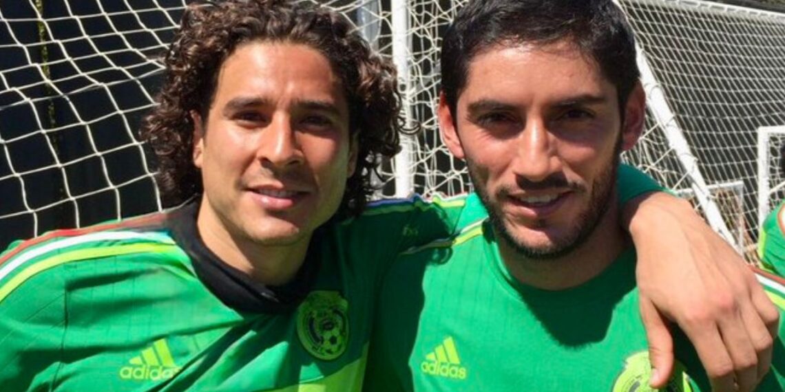 Guillermo Ochoa lanza mensaje a Jesús Corona, su 'rival' en la Selección Mexicana