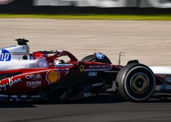 Hamilton sorprende con el mejor tiempo en Monza, pero arranca con sanción