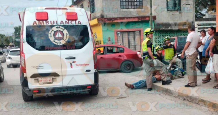 Hombre recibe golpiza en Victoria