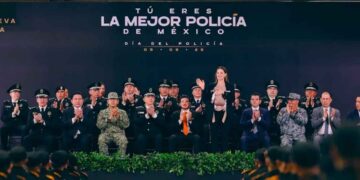 Mariana Rodríguez bebé trabajando