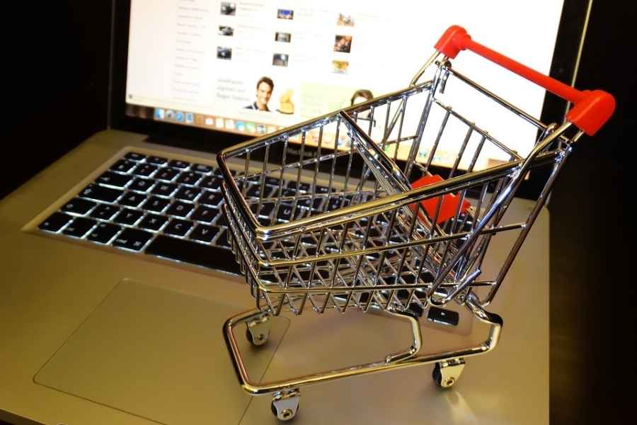 México podría tener nuevas reglas para comprar en línea, asegura Monreal