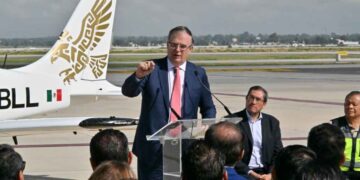 México subirá al 50% los aranceles a autos de Asia