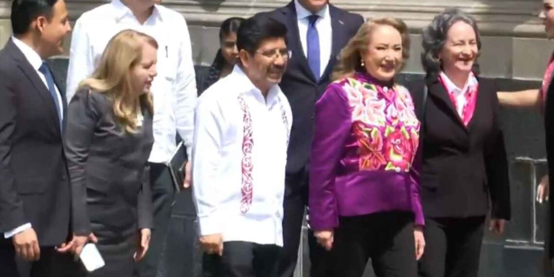 Ministros de la Suprema Corte arriban al Palacio Nacional previo al informe de Claudia Sheinbaum