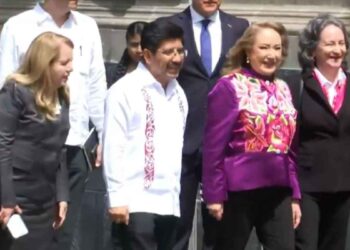 Ministros de la Suprema Corte arriban al Palacio Nacional previo al informe de Claudia Sheinbaum