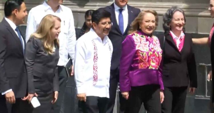 Ministros de la Suprema Corte arriban al Palacio Nacional previo al informe de Claudia Sheinbaum