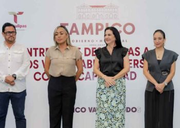 Mónica despensas a sectores vulnerables